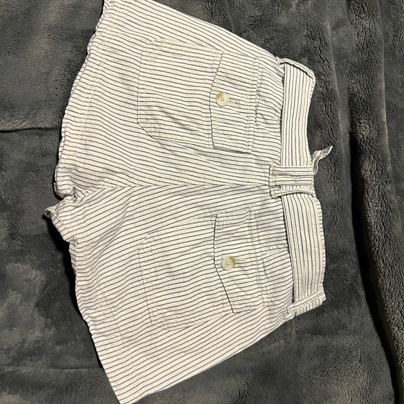 American Eagle Shorts with tie front - 00 - Picture 2 of 3